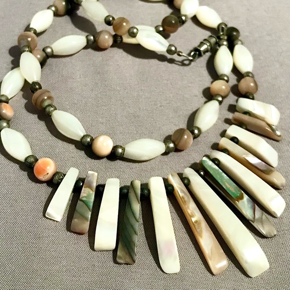Vintage Mother Of Pearl Necklace - Picture 1 of 7